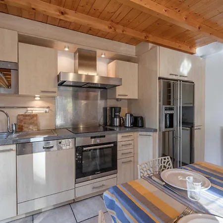 4 Pieces A Morzine, Skis Aux Pieds, Jacuzzi, 9 Pers, 100m², Centre, Animaux Admis - Fr-1-754-24 Morzine